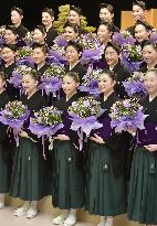 Takarazuka Music School holds graduation ceremony