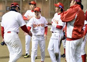 2 baseball teams in quake-hit Japan region play goodwill game