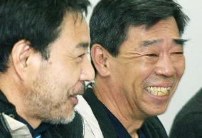 (7)2 freed crewmembers, colleagues return to Japan