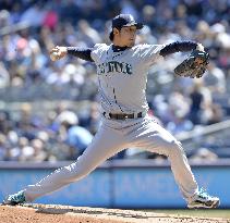 Iwakuma faces off ex-teammate Tanaka