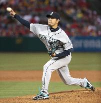 Iwakuma gets no-decision as Mariners beat Angels in 10