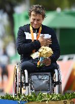 Former F1 driver Zanardi wins road hand-cycling gold