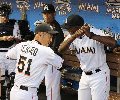 Baseball: Marlins extend Ichiro's contract through 2017