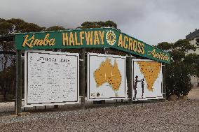 Remote Australian town wrestles with nuclear future