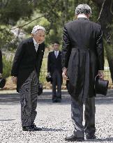 Ex-Japan emperor visits family grave