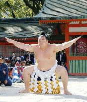 Sumo: Ring-entering ritual