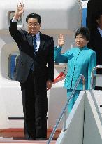 Hu arrives in Japan for 1st Chinese leader's visit in 10 years