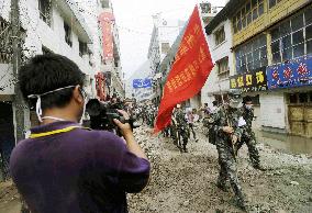 Journalists in China cover deadly mudslides