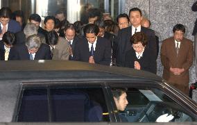 (2)Foreign Ministry staff bid farewell to slain diplomats
