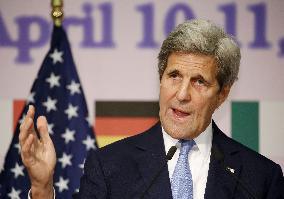 Kerry attends press conference in Hiroshima