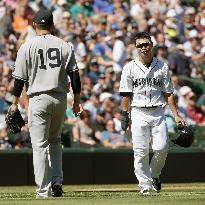 Aoki doubles against Yankees' Tanaka