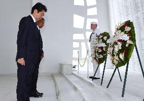 Abe, Obama visit Pearl Harbor