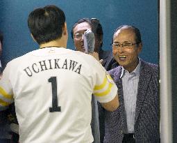 Baseball: Uchikawa channels home run king Oh