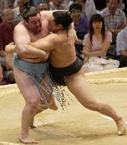 Asashoryu scalps second victim at Nagoya sumo