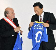 Hatoyama meets FIFA chief Blatter