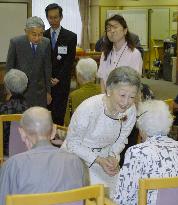 Emperor, empress visit nursing home in Tokyo