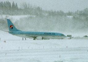 Korean Air jet gets stuck in snow at Aomori Airport