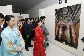 Photo display of Korean murals opens in Pyongyang Thursday