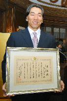 Yankees' Matsui receives award in N.Y. from Japanese gov't