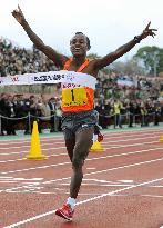 (CORRECTED) Ethiopia's Kebede defends Fukuoka marathon title