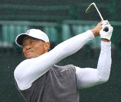 Woods in 2nd round of Phoenix Open