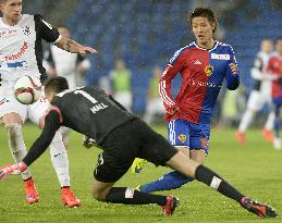 Basel forward Kakitani in action against Aarau
