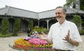 Honorary head of Glover Garden talks about tourist site in Nagasaki