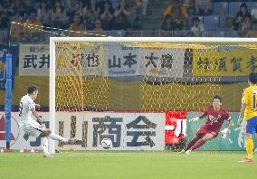 Kobe forward Watanabe scores equalizer on penalty vs. Sendai