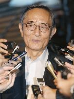 Abe eyes replacing injured LDP secretary general with veteran Nikai