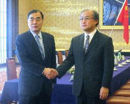 Senior Japan, China diplomats meet, eye Abe-Xi meeting