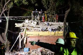 M7.1 quake strikes central Mexico, kills over 200