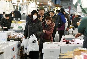 Shoppers at Tsukiji fish market