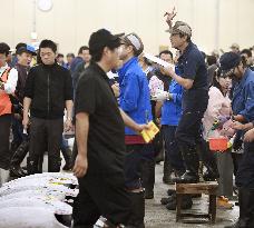 Tsukiji market ends 83 years of business for relocation