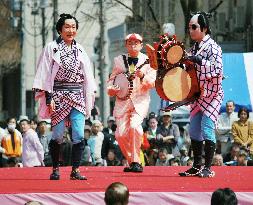 'Chindon-ya' competition held in Toyama