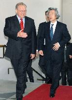 Koizumi meets Swedish premier in Stockholm