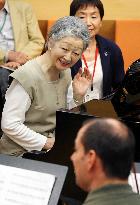 Empress plays the piano at music festival