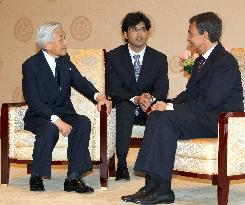 Zapatero meets with Japan emperor