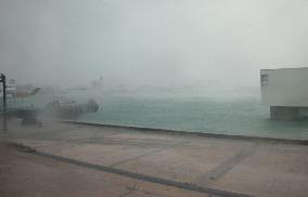 (2)Typhoon Maemi hits Miyakojima Island