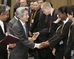 Koizumi attends students' summit of world tourism