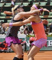 Mattek-Sands, Safarova win French Open women's doubles title