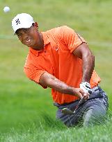 Woods in 3rd round of Greenbrier Classic