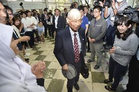 Omura returns home after winning Nobel medicine prize