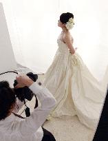 "Solo wedding" attracts customers to photo studio in Nagoya