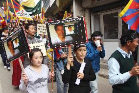 Thousands of exiled Tibetans rally in Dharamsala