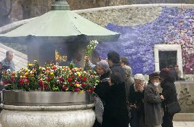 Tokyo marks 60th anniversary of U.S. air raids in WWII