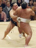 Asashoryu one win away from claiming spring sumo
