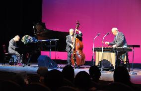 Japan's jazz trio sets Guinness record as world's oldest