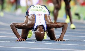 Olympics: Farah wins men's 10,000
