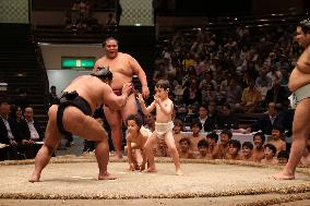Japan sumo association promotes sport with eye on Tokyo 2020 Games