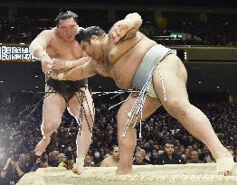 Sumo: Hakuho slumps to 2nd straight defeat